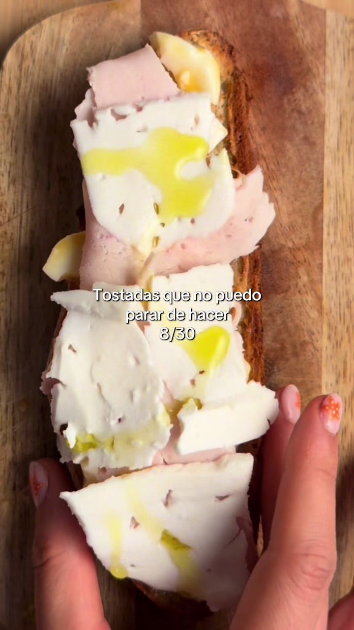 Tostada — Día 8/30: pan de masa madre, huevo mollet, pavo 98%, queso fresco de vaca y AOVE