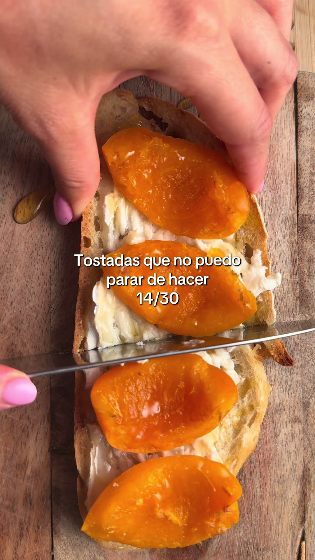 Tostada — Día 14/30: pan de masa madre, queso de cabra derretido, albaricoque y miel
