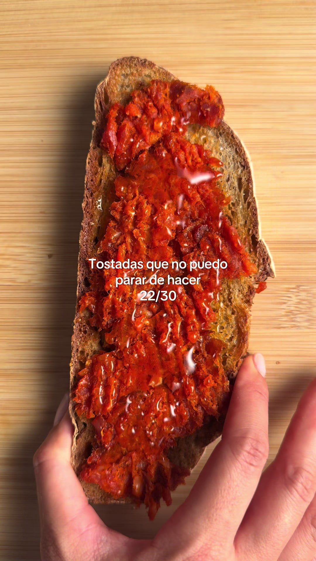 Tostada — Día 22/30: pan de masa madre de calabaza, sobrasada y miel
