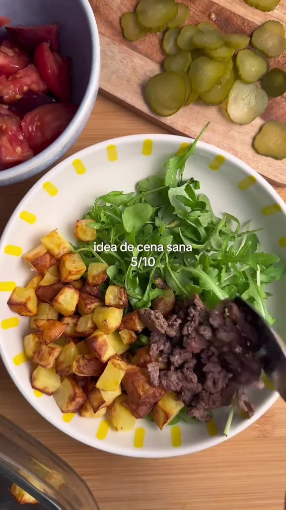 Carne y tomate
